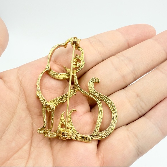 JJ Cat Gold Tone Outline Cutout Rhinestone Collar Brooch - Picture 4 of 8